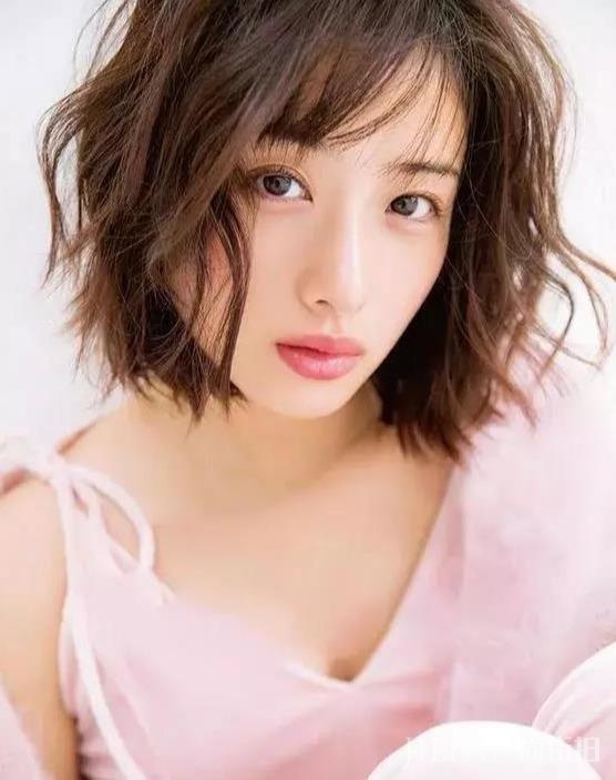 房恩新：发型“短一点”就更美一点，一起来看看短发的魅力