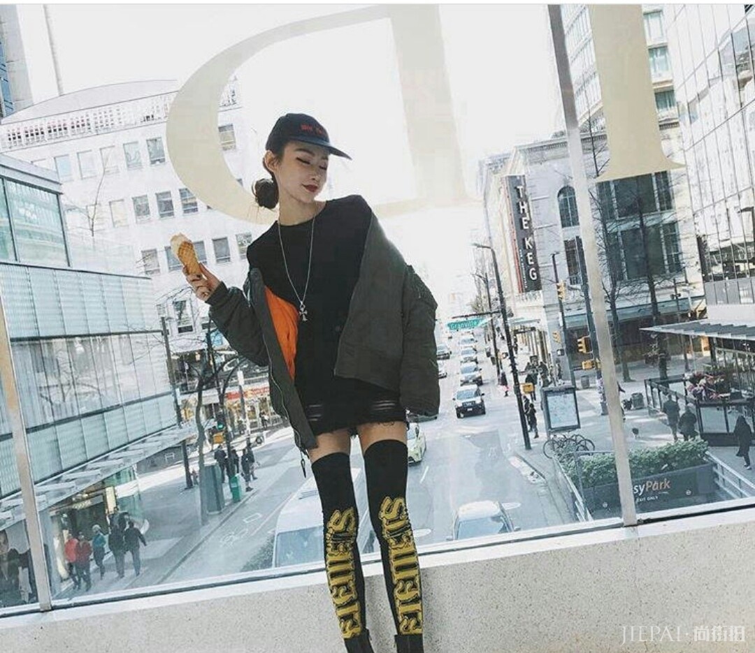 身材娇小的妹子,这样穿也能显大长腿!