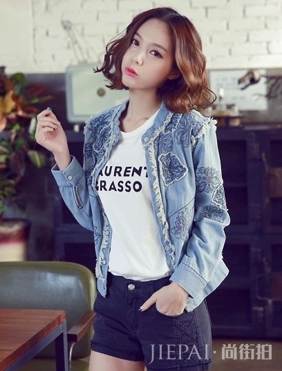 帅气女牛仔外套搭配 秋季玩转男友风