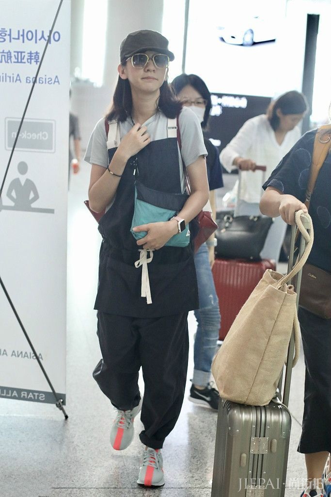 孕妈陈意涵踩着两根针上台，网友：对孩子也忒不负责了？