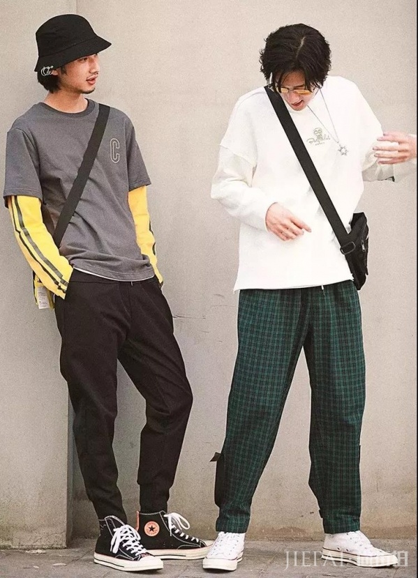 秋冬男生这样穿搭卫衣 瞬间成为真男神