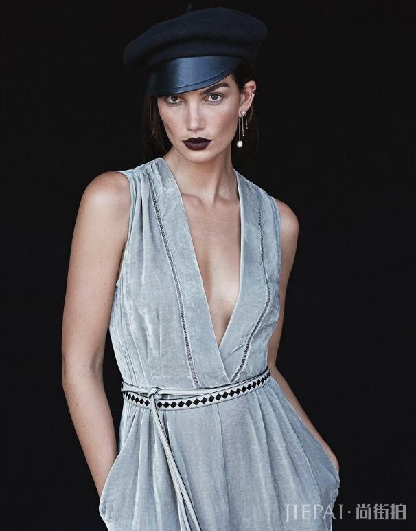 台步尴尬却是维密签约最长的天使,因家世显赫外号叫 “李刚”?