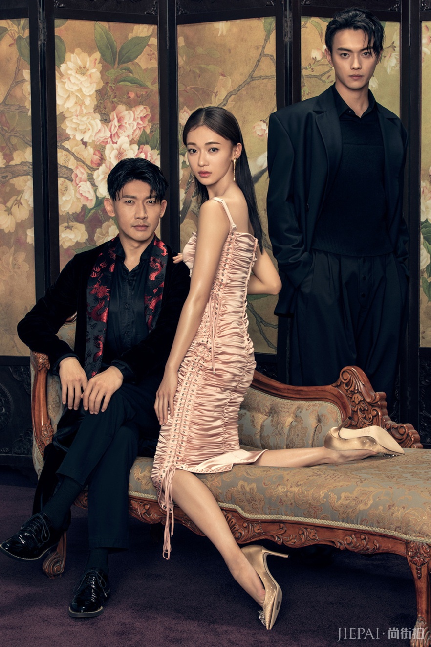 江疏影穿15000连衣裙清新甜美，吴谨言复古，你更喜欢哪种搭配