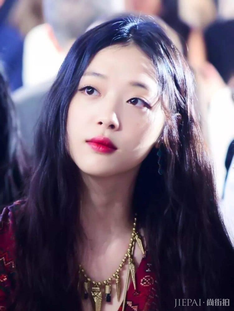 崔雪莉这是什么情况？?这次的造型翻车了...