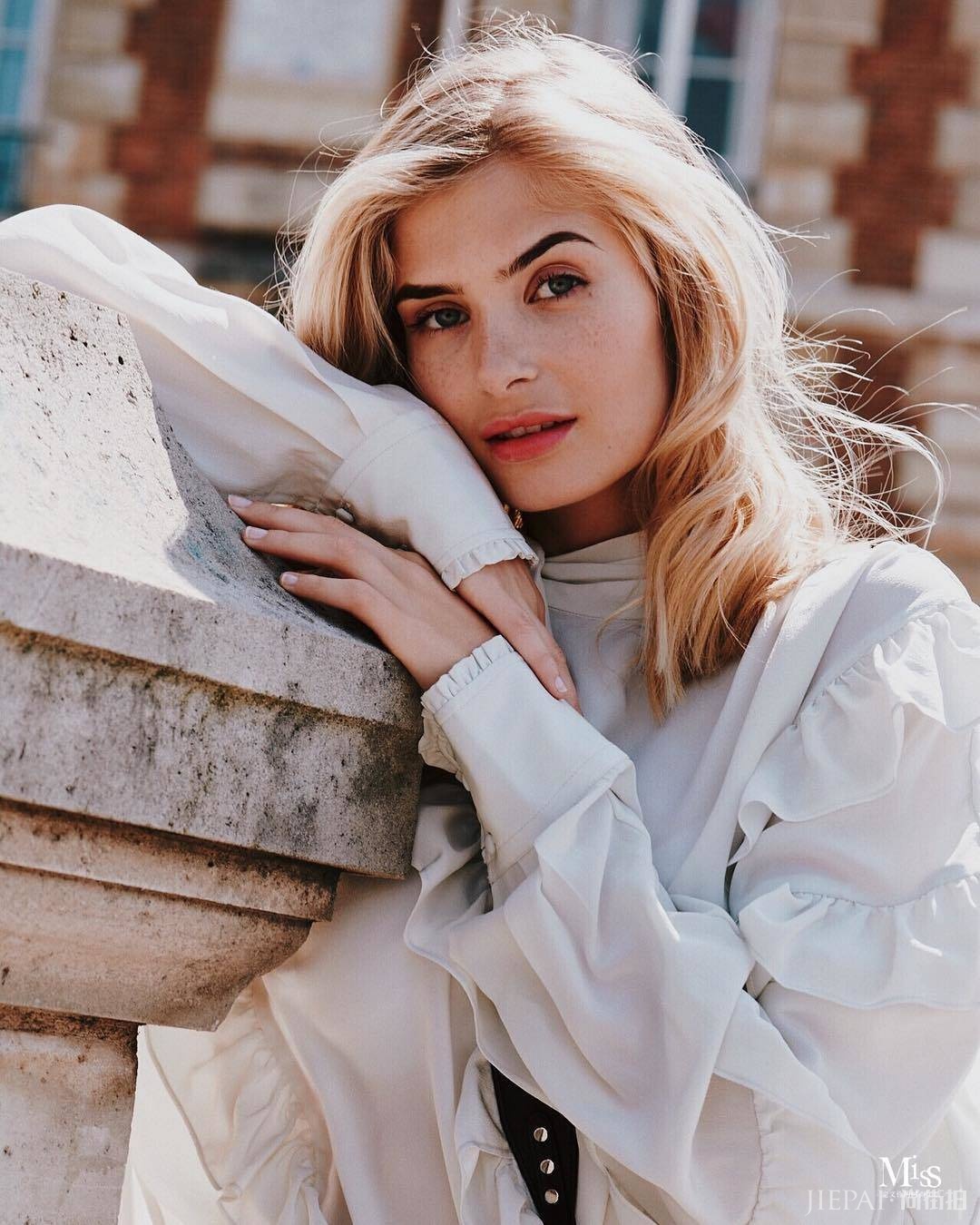 零差评博主Xenia Overdose，教你如何用一件衬衫成就女神范儿