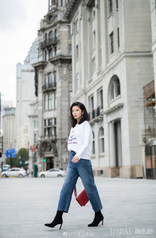 时尚博主亲自示范锁骨发连搭连衣裙的日常穿搭 优雅又时尚