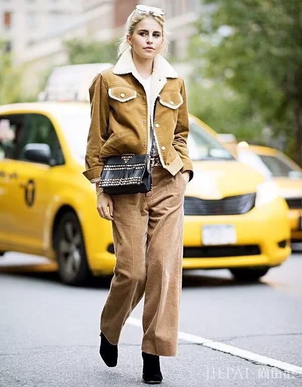 小时候的灯芯绒还记得吗?2018又火了,她们穿上美到犯规