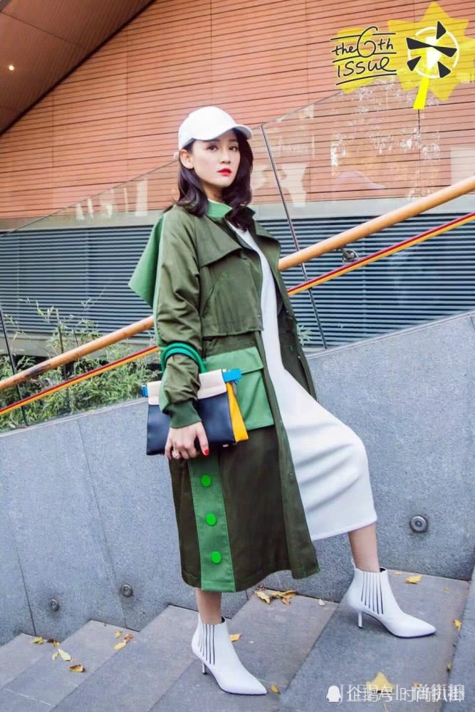 陈乔恩最新街拍，绿风衣配短靴女人味十足