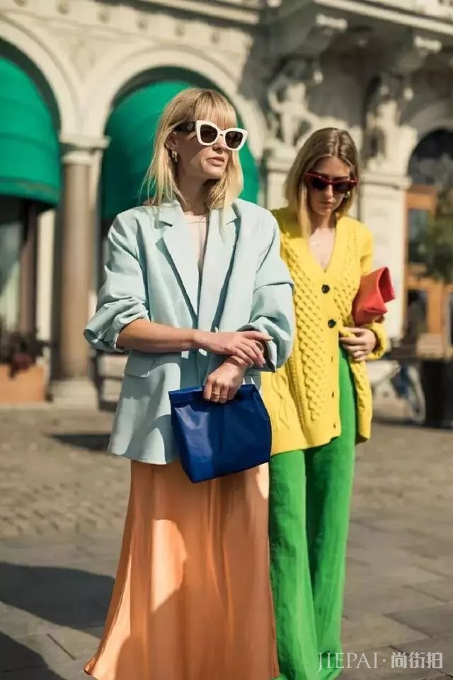 街头潮人告诉你 秋冬季度穿这6条裙子，美过一整年