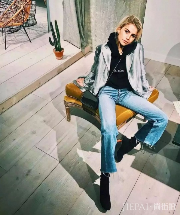 女生秋冬卫衣怎么穿好看？卫衣比高领衫减龄比衬衫实穿