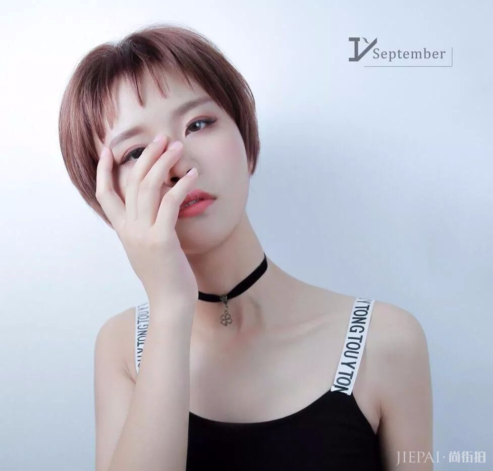 秋天给自己剪个“半额头”短发吧,轻松变女神