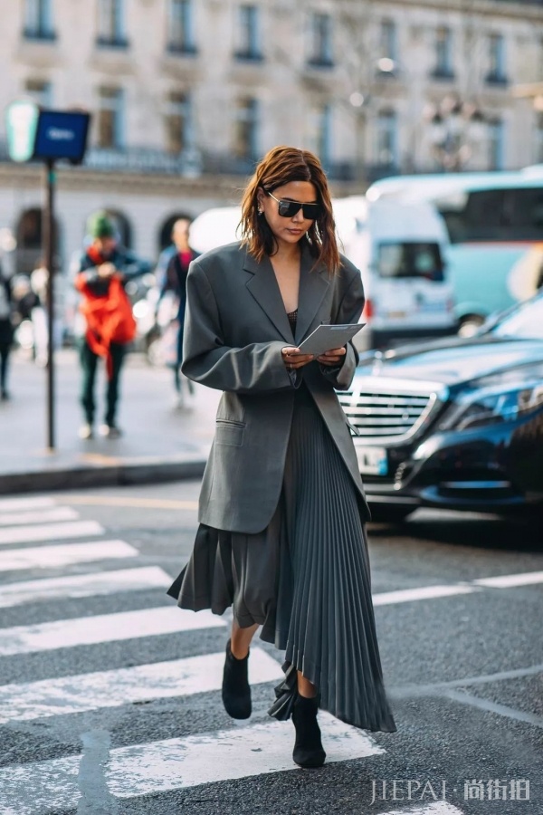 秋冬同色系衣服搭配?最气质的穿搭!