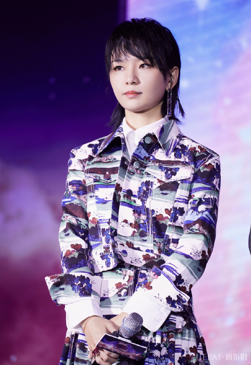 周笔畅新造型曝光,少女感十足,告别以前土土的造型