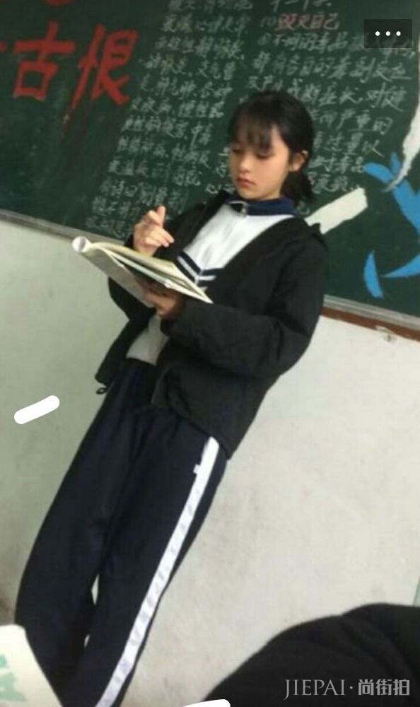 抖音一夜爆火的成都小甜甜原来是名副其实的拜金女啊！