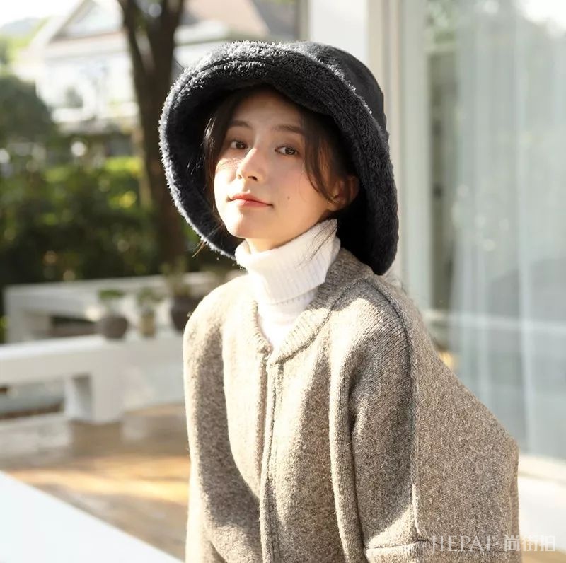 要想显脸小,帽子不可少