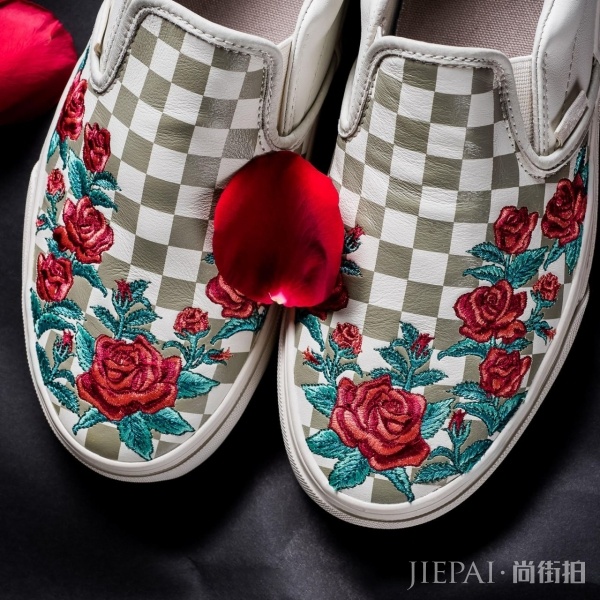 Vans 释出“Rose Embroidery”系列