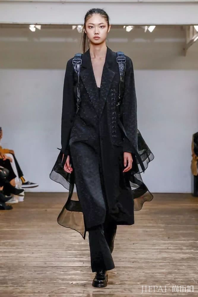 外网吹爆的厌世脸亚洲超模,原来也是非主流网红脸