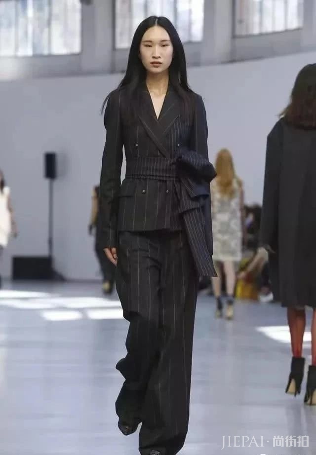 外网吹爆的厌世脸亚洲超模,原来也是非主流网红脸