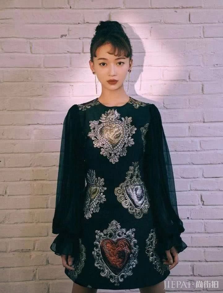 吴谨言与江疏影撞衫,一个复古优雅,一个靠气质取胜,谁更美?
