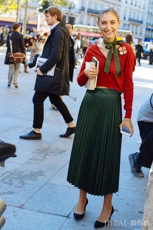 秋天就得搭配丝巾,丝巾的N种系法!