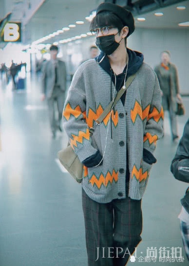 高冷小花旦+软萌小奶狗,李沁“男友”竟是行走穿搭的时尚教科书