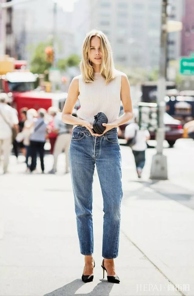 初秋凹造型，有这 4 条牛仔裤稳赢！