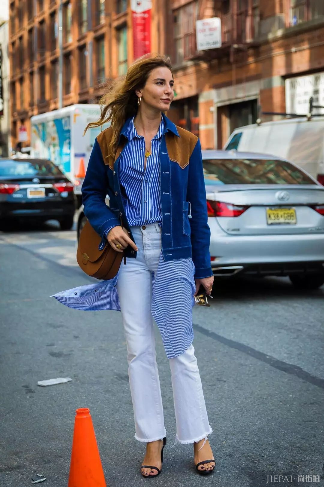 衬衫和九分裤这样搭,让秋天的你在职场更时髦!