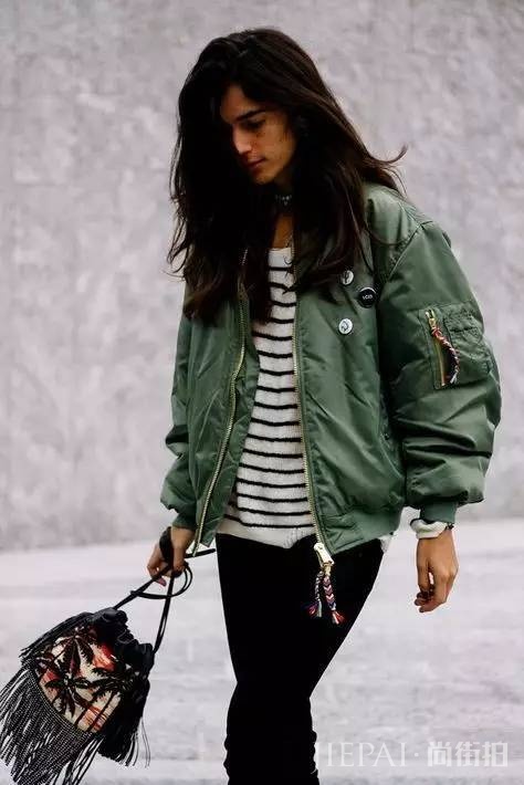 秋冬季节越来越凉 不会穿条纹衫你就少了很多穿搭乐趣