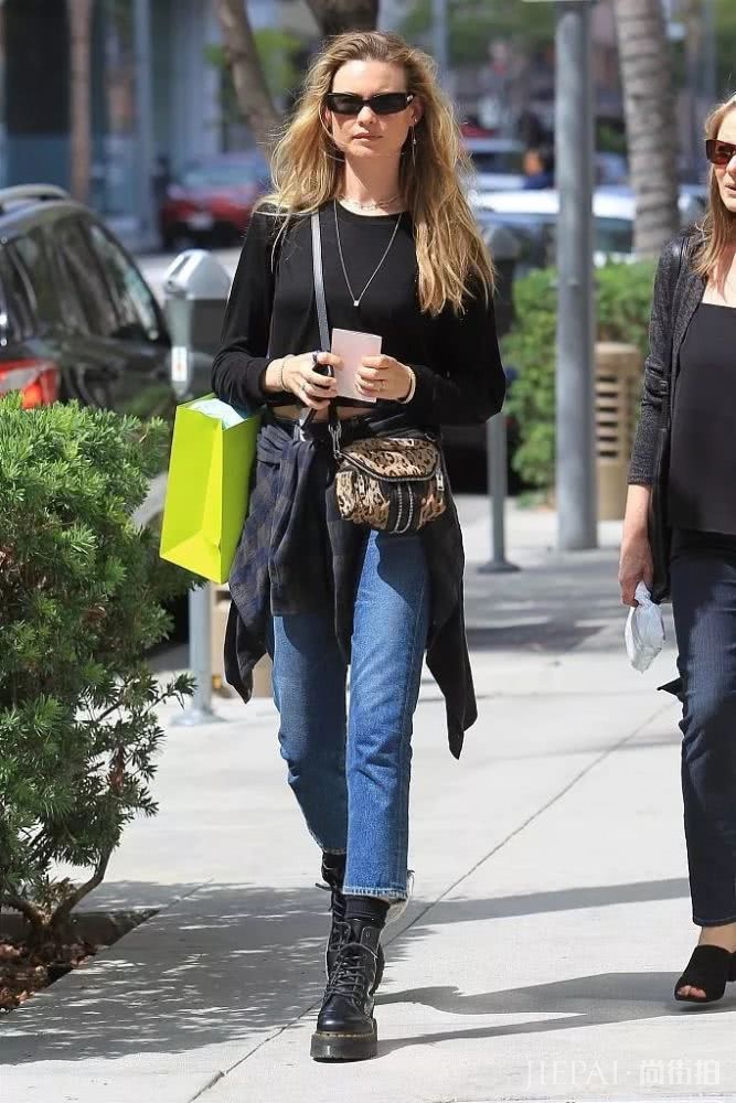 秋天的衣服,用这双鞋百搭怎么都好看