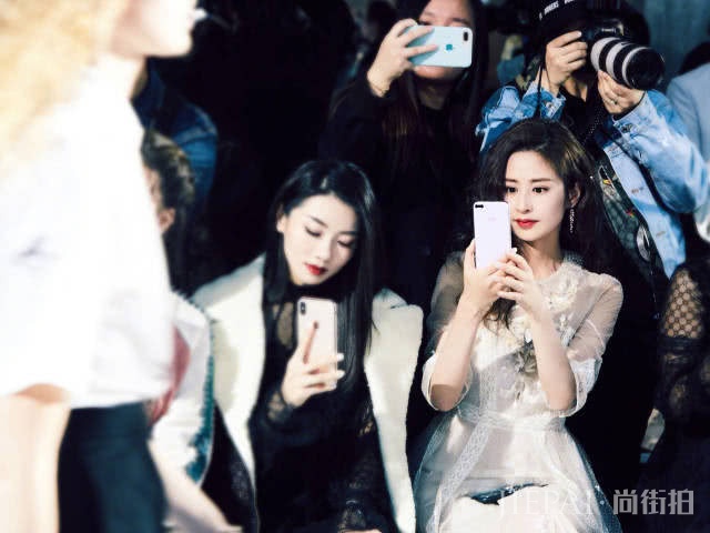 颖儿穿白纱裙太美,端庄堪比林心如,少女感也不输紫宁!