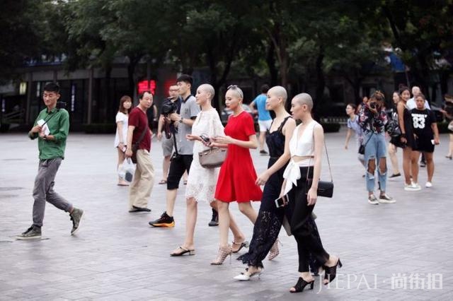 女生光头是种什么体验？从光头长到头发可以见人需要多久？