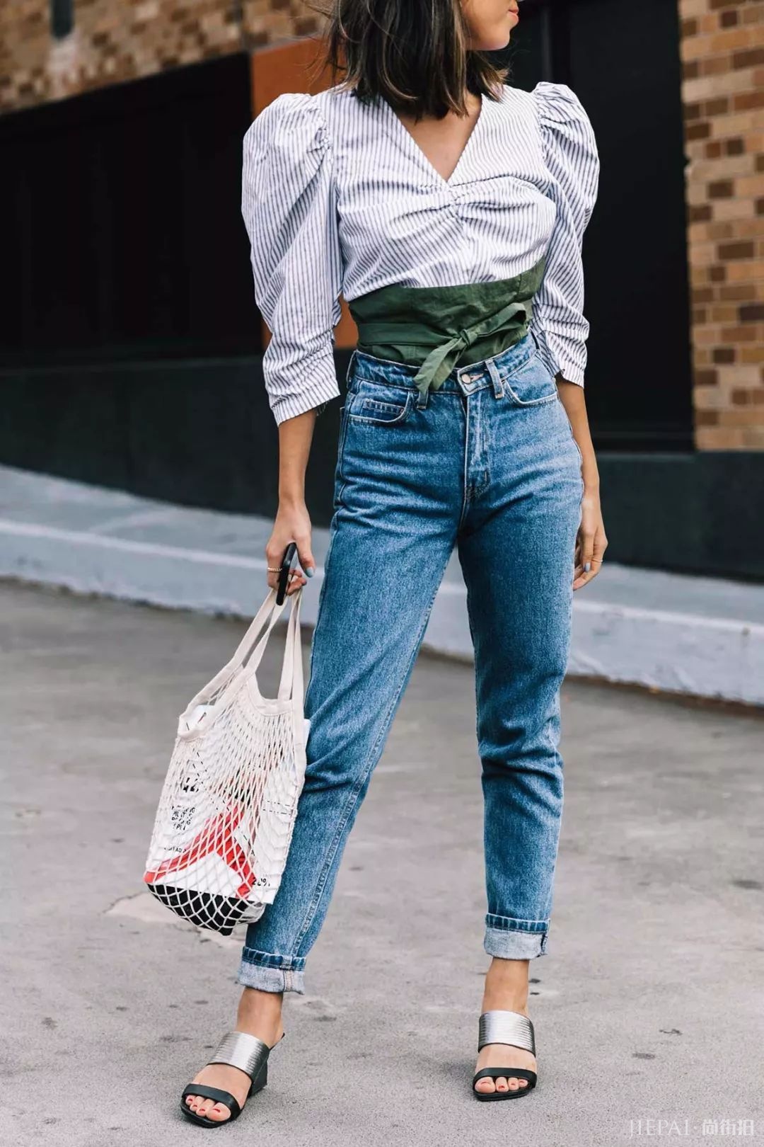 还在穿紧身裤?今秋这条“不正经”的裤子才最火!