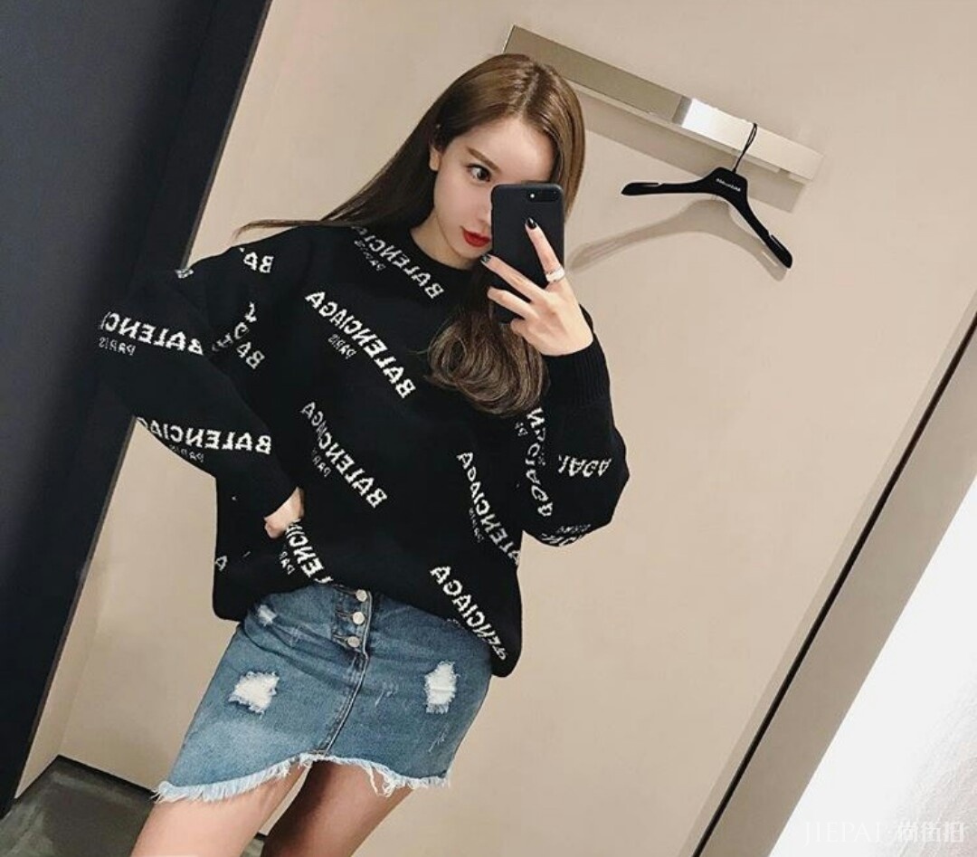 抓住秋天的尾巴，尽情享受短裙吧