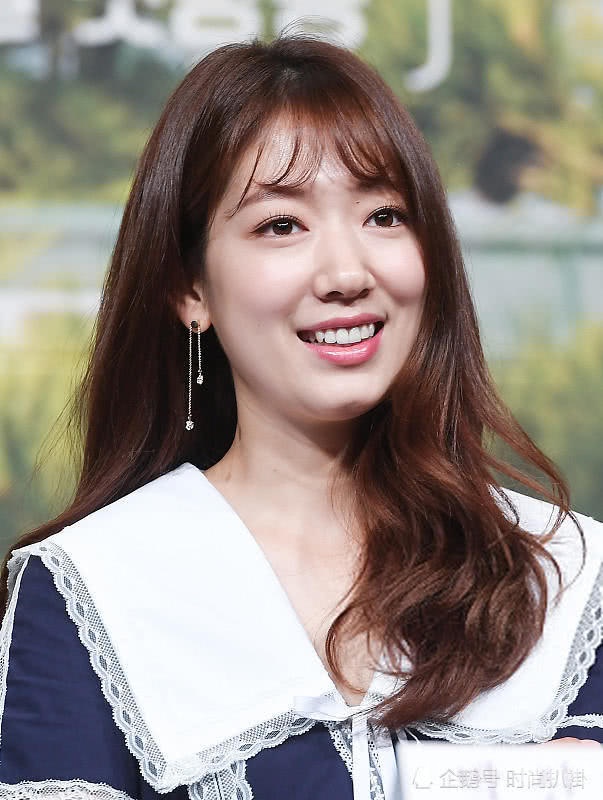 朴信惠穿白西装女王范十足,瘦下来的她美到不敢认