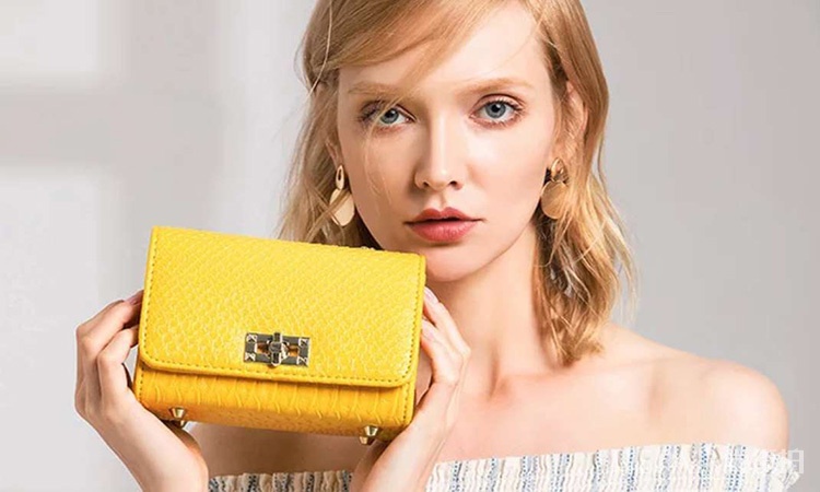 不同色系包包搭配不同衣服,你造吗?