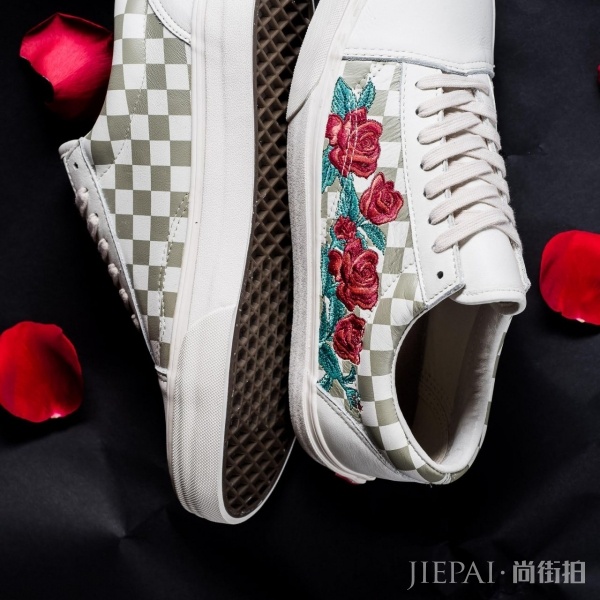 Vans 释出“Rose Embroidery”系列
