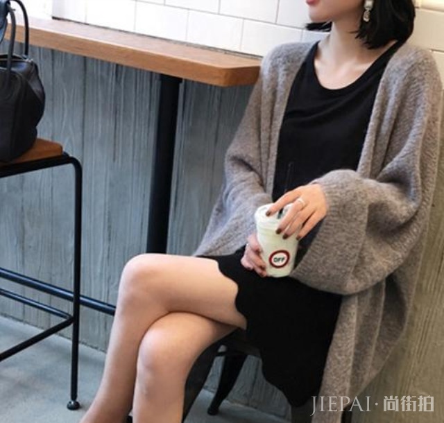 有种女装:叫“毛衣套装裙”,实在太漂亮了,美的不可芳物