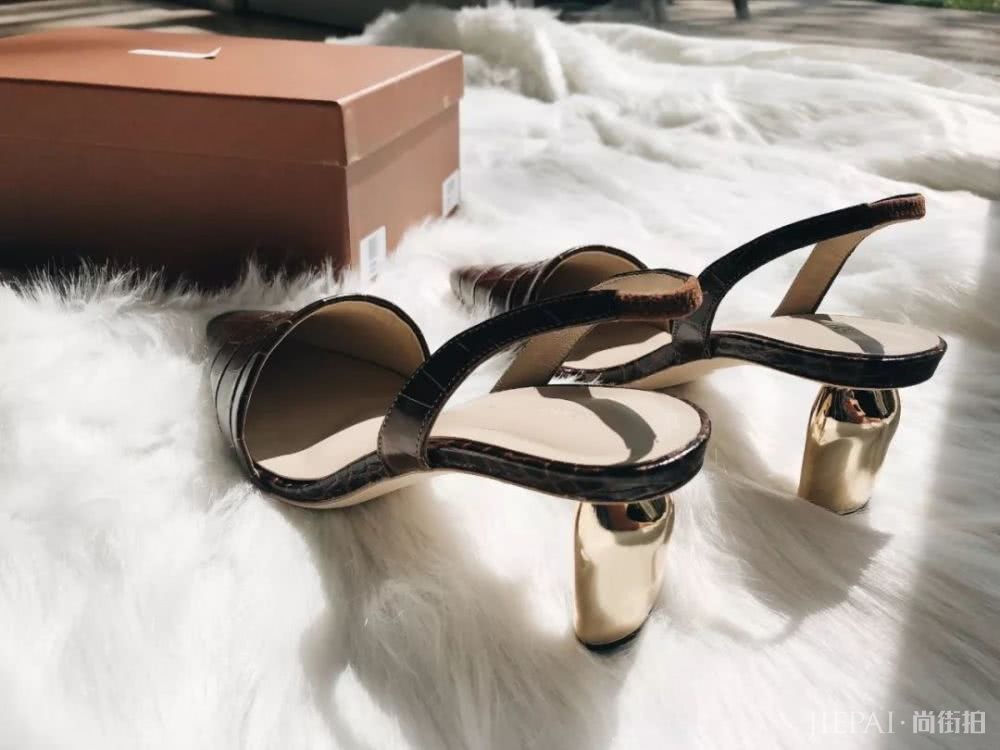 时尚博主示范 这些好看的单品陪我过秋冬