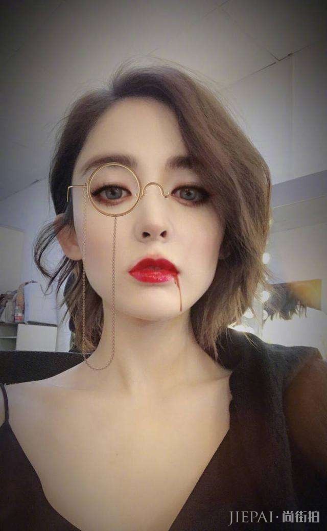 卸妆秒变巫婆？ 蔡依林baby娜扎教你万圣节“巫婆色”唇膏扮鬼