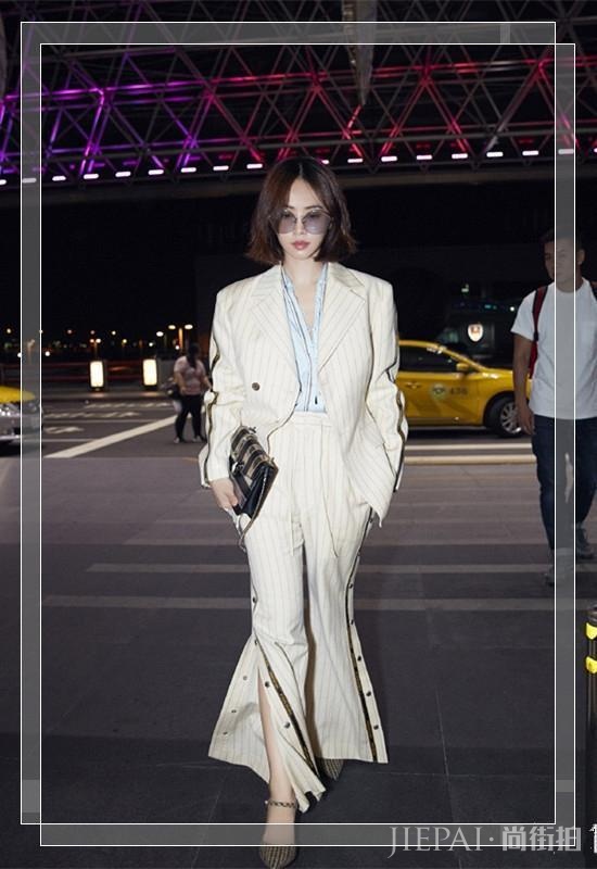 蔡依林外套竟一颗扣子也不扣，网友：这身材要逼死多少人