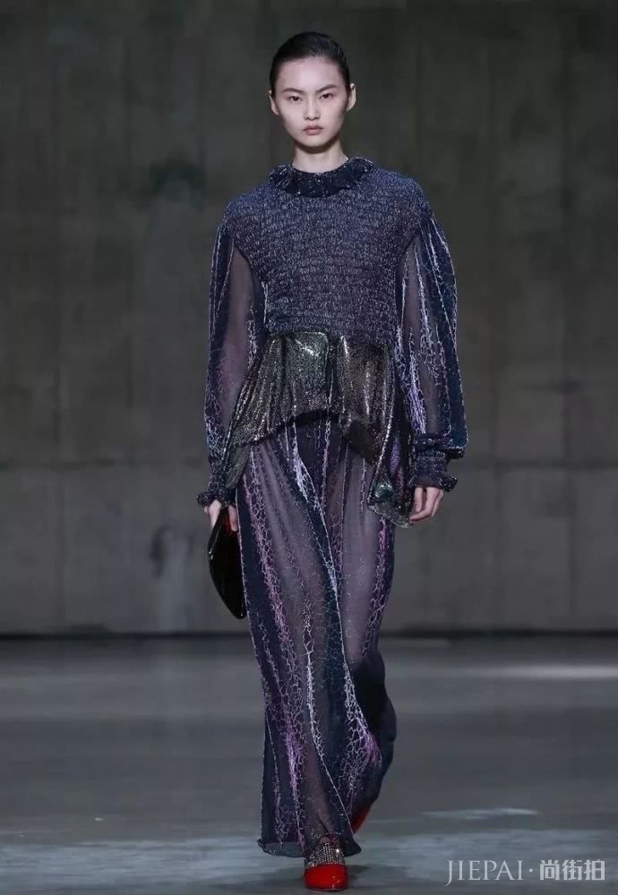 外网吹爆的厌世脸亚洲超模,原来也是非主流网红脸