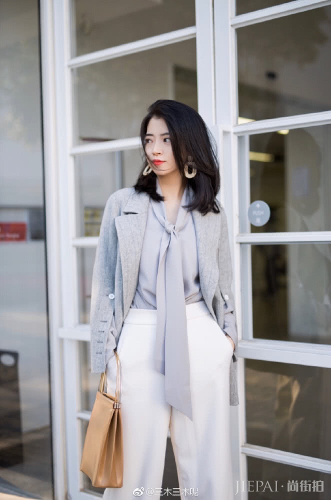 时尚博主亲自示范锁骨发连搭连衣裙的日常穿搭 优雅又时尚