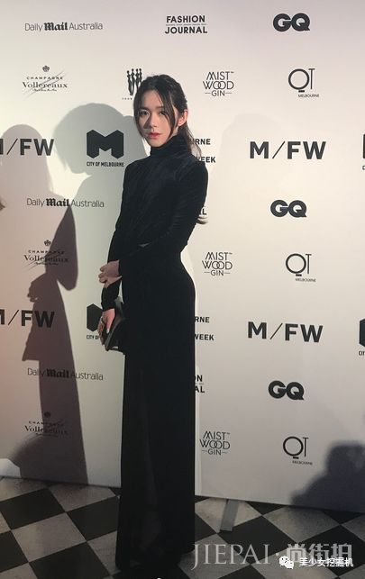 抖音一夜爆火的成都小甜甜原来是名副其实的拜金女啊！