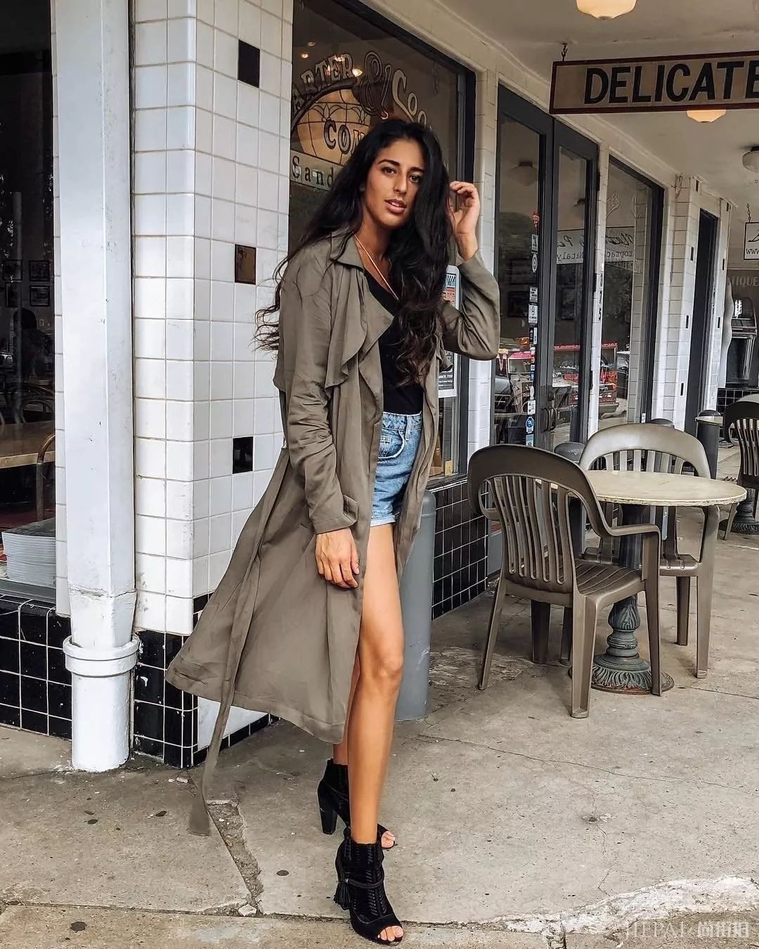 风衣+短裙！学会这几招搭配秋冬照样做腿精！！