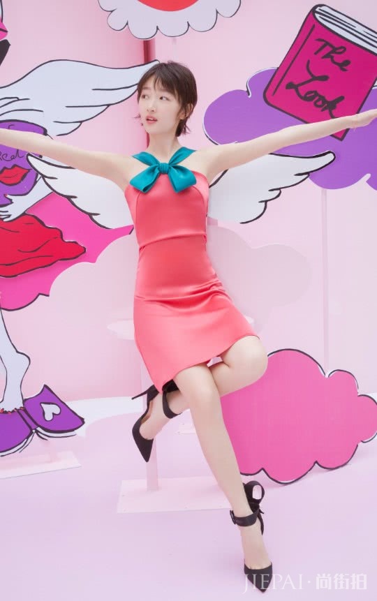 周冬雨一条“夜空裙”美破天际