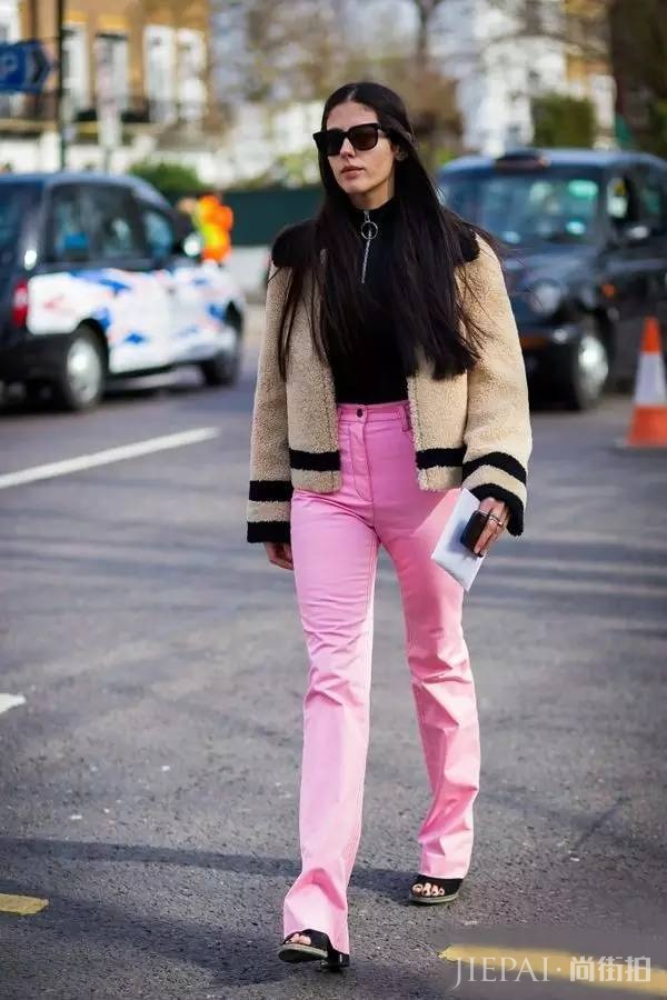 短款夹克怎么搭配好看 把这些显腿长的LOOK学起来