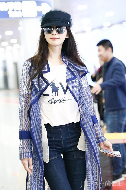 林志玲穿对了美得太高调!超薄风衣穿出少女感,搭配喇叭裤更有范