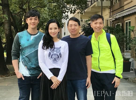 别让穿衣风格暴露你的年龄!学习郭羡妮好衣品,轻松减龄好几岁