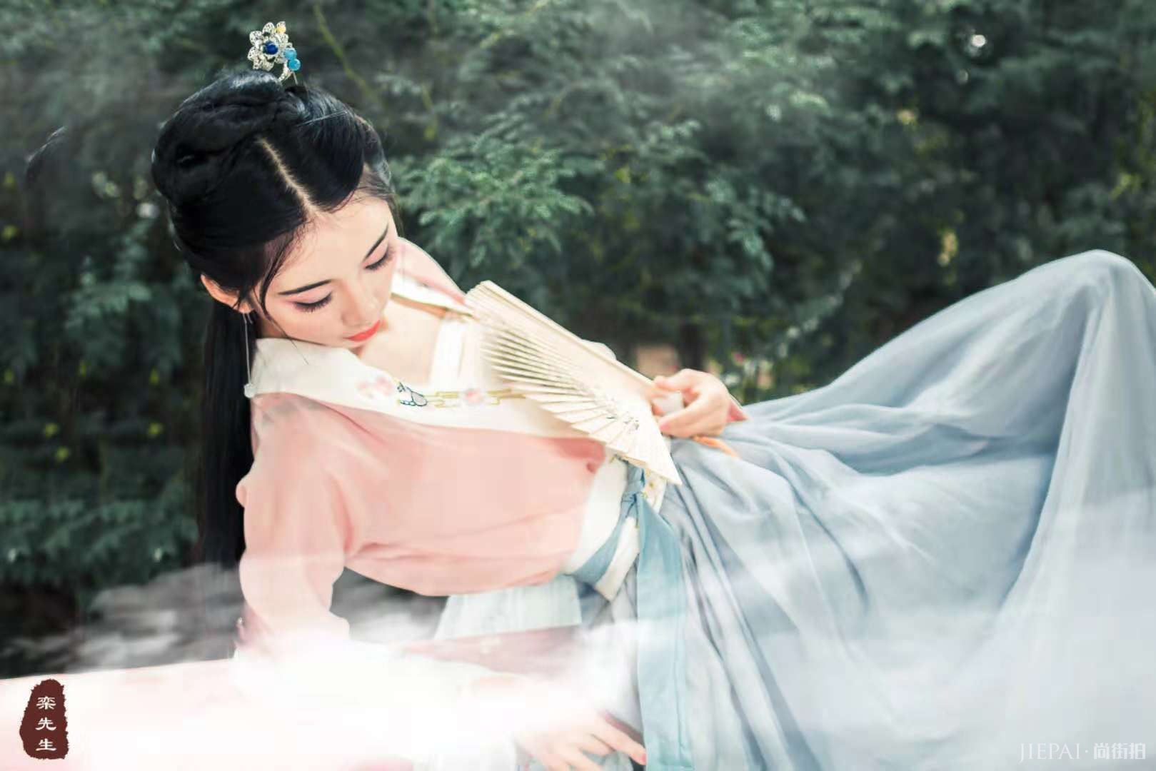 狐友国民校花杨雯：文能唱歌秀才艺，武能下场打篮球