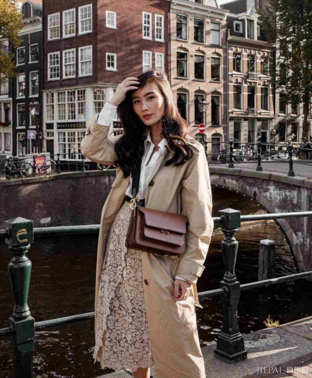 身材娇小的妹子,这样穿也能显大长腿!